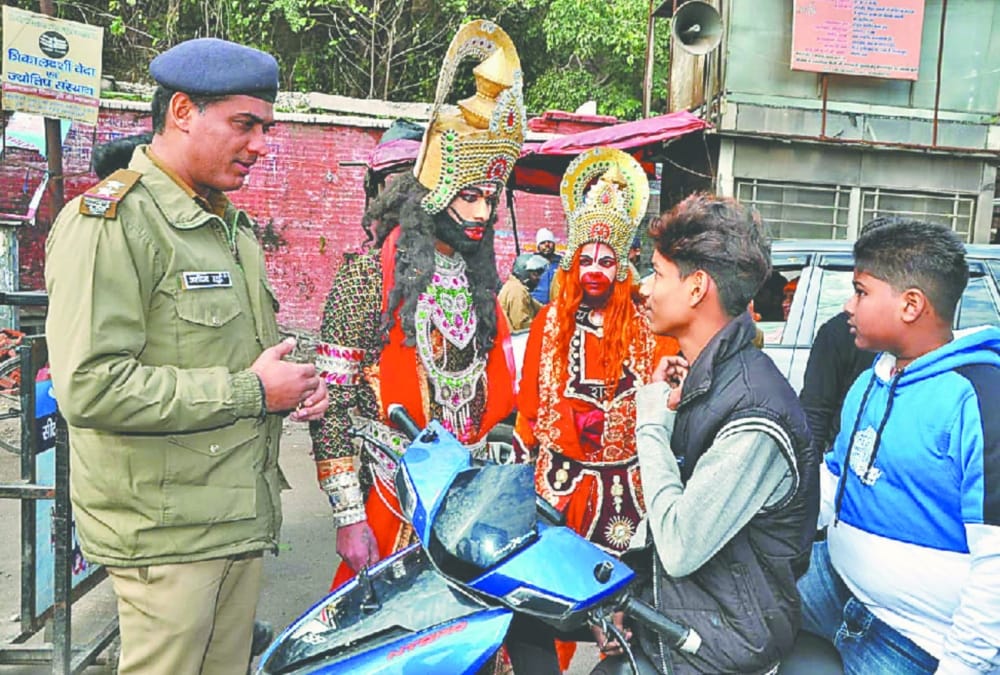 Yamraj And Hanuman Aware Public to wear helmet in Haridwar