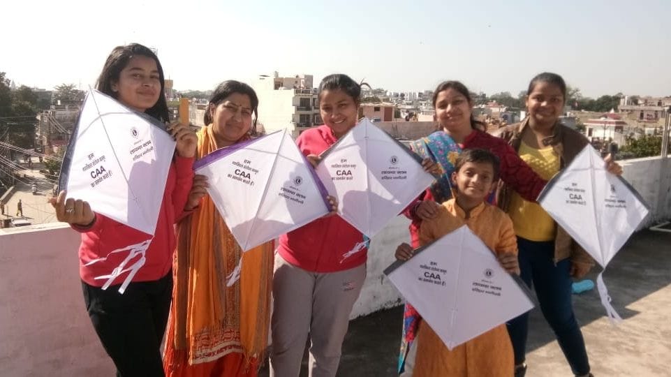 Kites fly in support and opposition to CAA