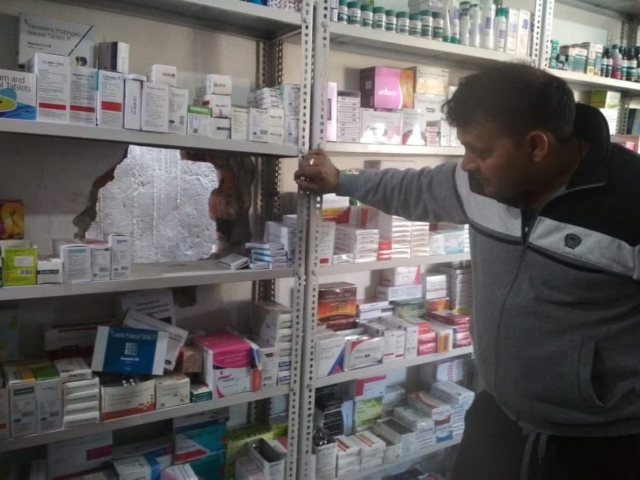 Loot in Four Medical Store near kashipur Government Hospital