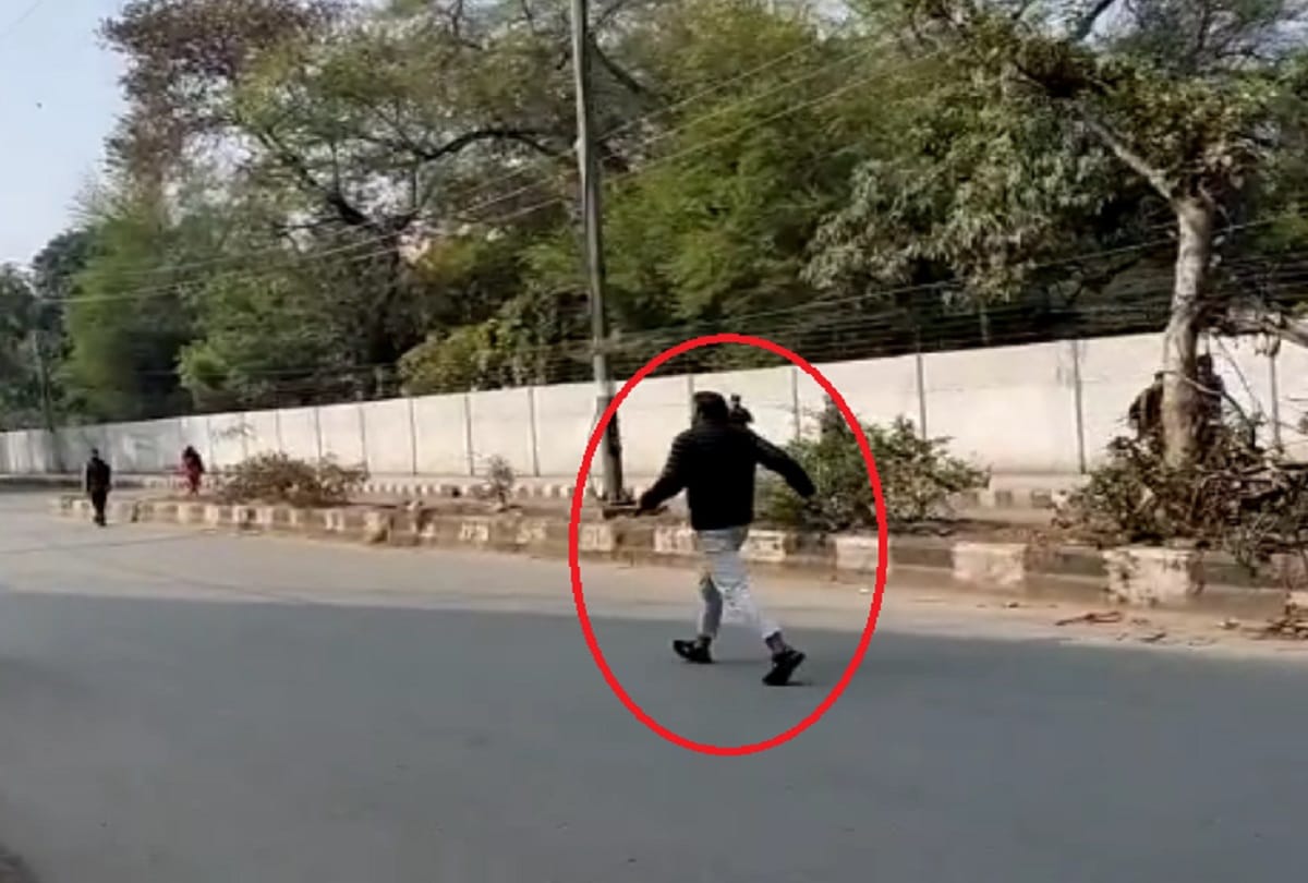 jamia firing: fire arm from which minor had fired was given by his friend