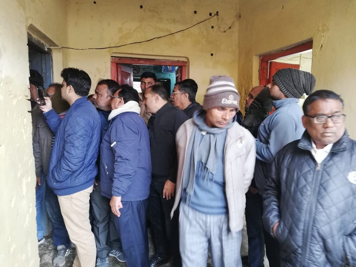 Lekhpal suicide hanging on fan in ghazipur