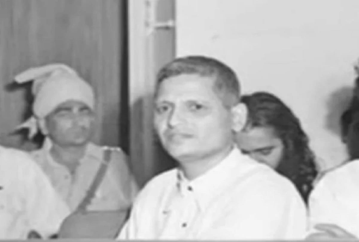 why Mahatma gandhi killer nathuram godse urn ashes have not been released in the river