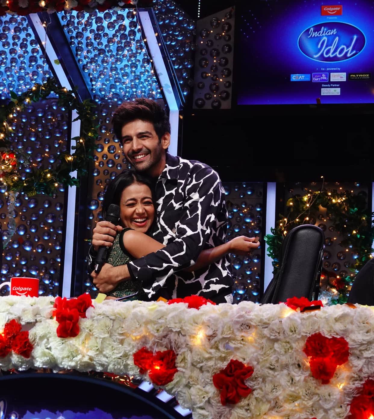 Kartik aaryan talk about Neha Kakkar and Aditya Narayan wedding in Indian idol season 11
