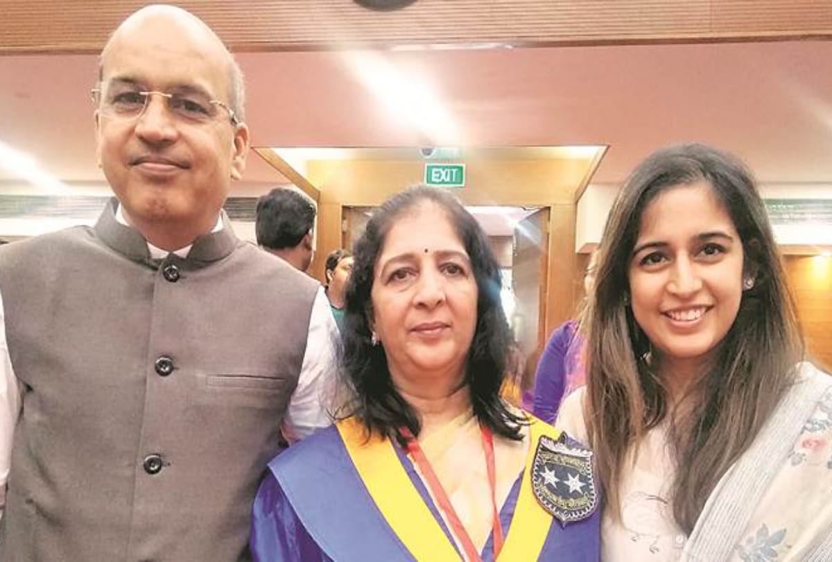 Niti Raval lawyer graduated with four gold medals from Gujarat Universirty is mother of 2 lawyers