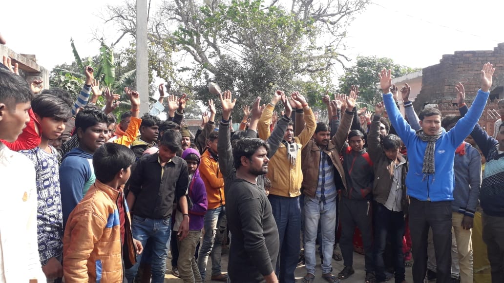 Gorakhpur: young man beaten with iron rod to stop selling raw liquor