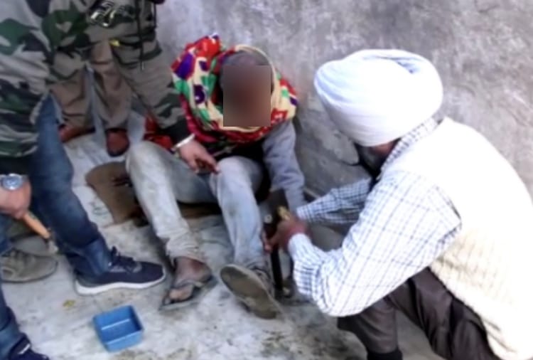 A Elderly man tied in chains found in a House at Ropar of Punjab