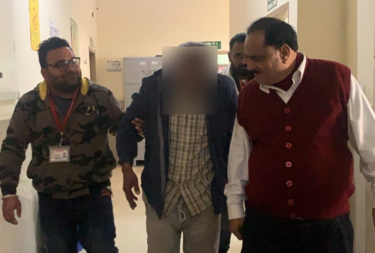 A Elderly man tied in chains found in a House at Ropar of Punjab