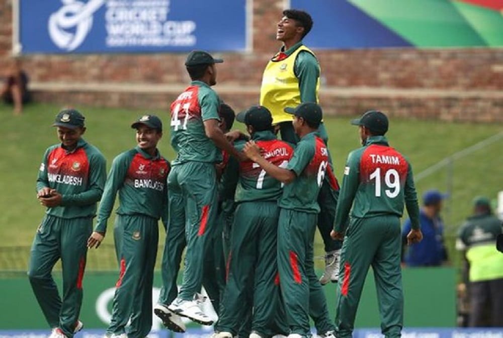 Bangladesh beat South Africa by 104 runs to enter semis