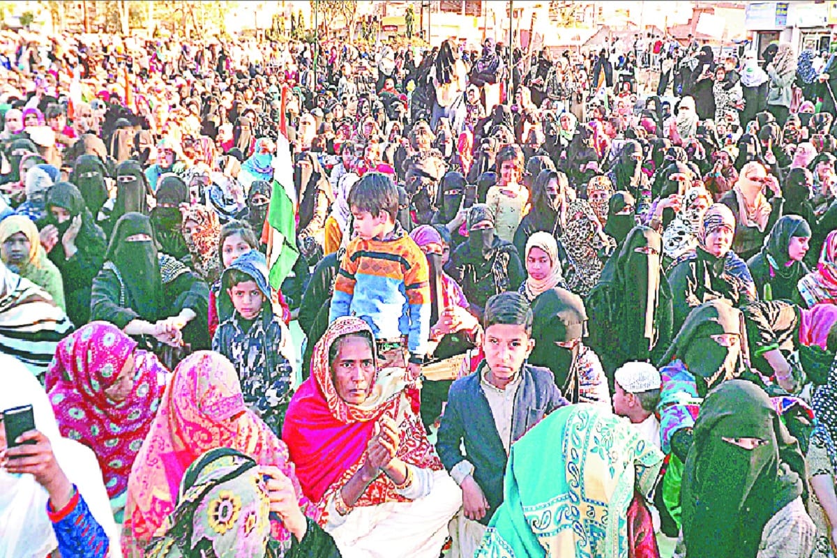 Muslim women protest continues against CAA NPR NRC in deoband of Saharanpur