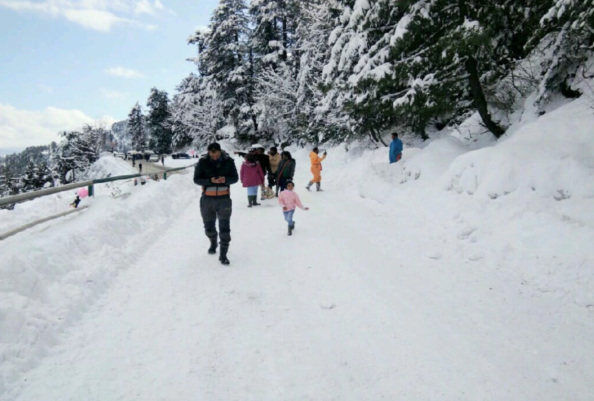 himachal weather: 429 roads including four NHs still closed, danger of avalanches