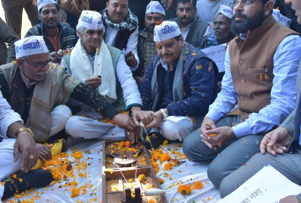 This is how Shivpal Singh Yadav celebrated his birthday.