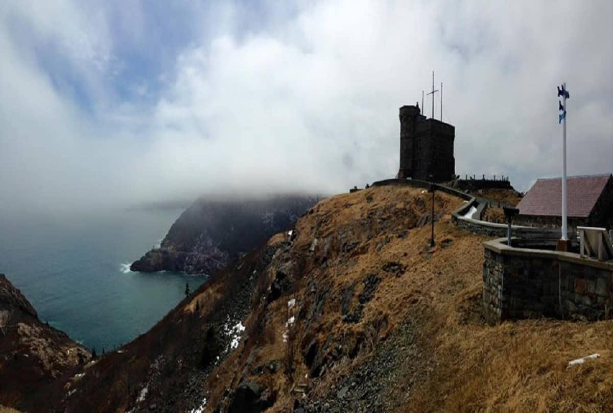 Antenna of signal hill st johns who conveying the sinking of Titanic ship
