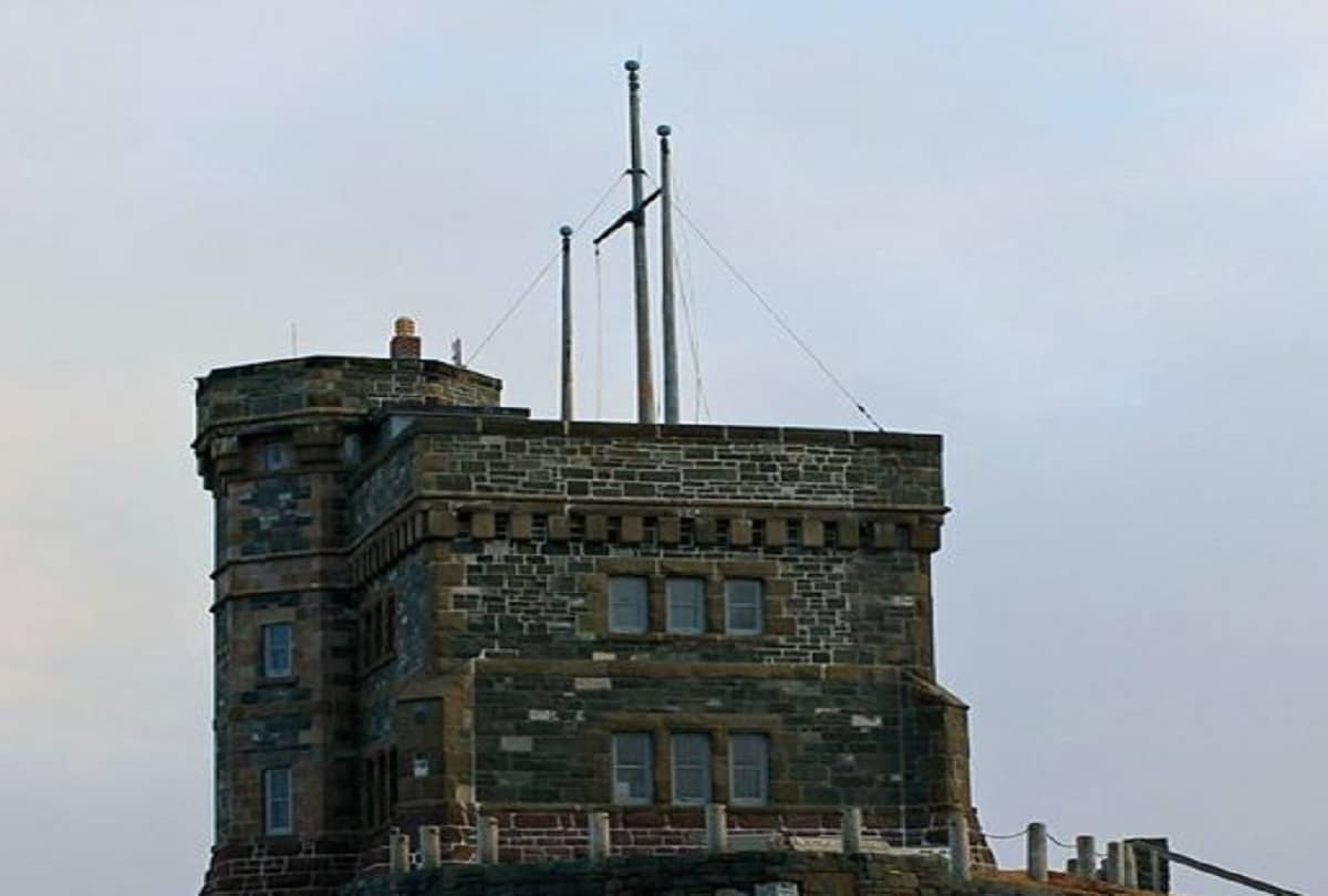 Antenna of signal hill st johns who conveying the sinking of Titanic ship