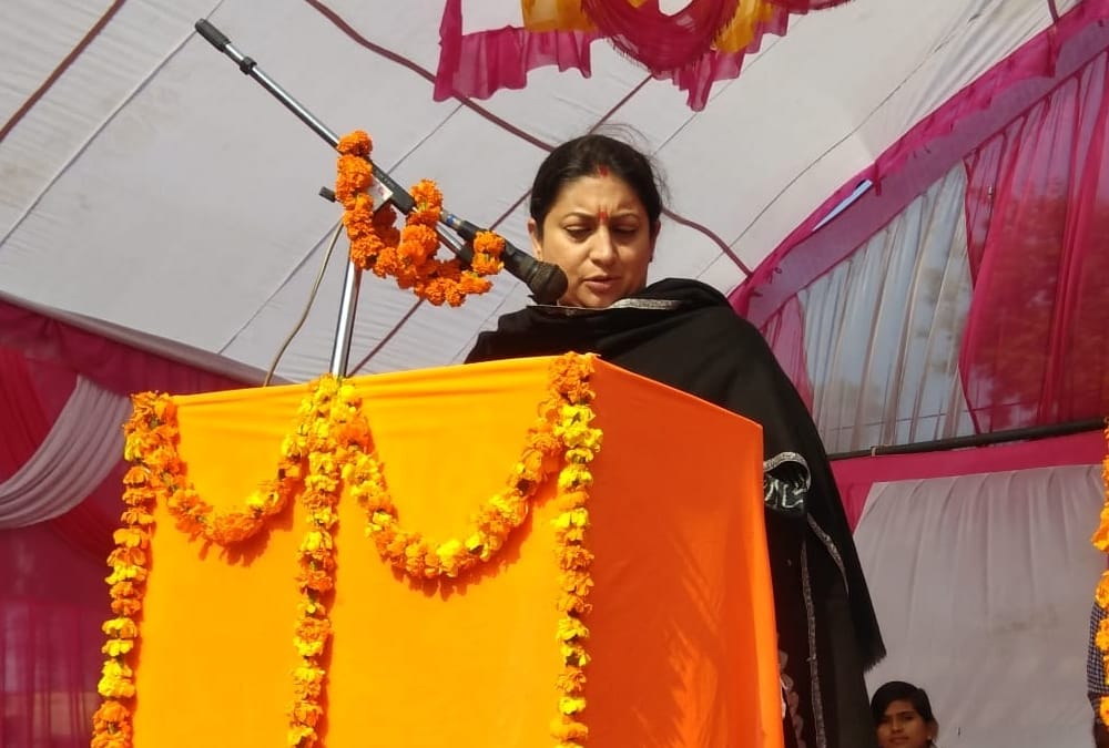 Smriti Irani inaugrated Kisan Kalyan Kendra in Amethi.