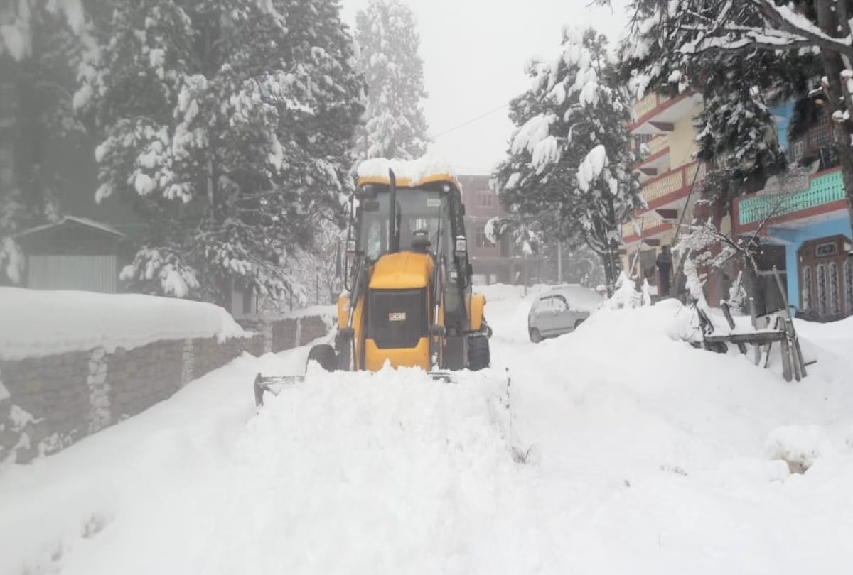 himachal weather: 429 roads including four NHs still closed, danger of avalanches