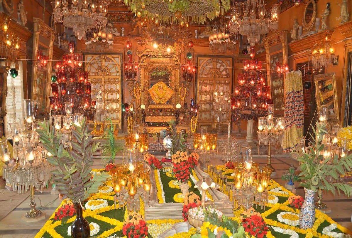 Vasant Panchami celebrations in Bannke Bihari Mandir in Vrindavan