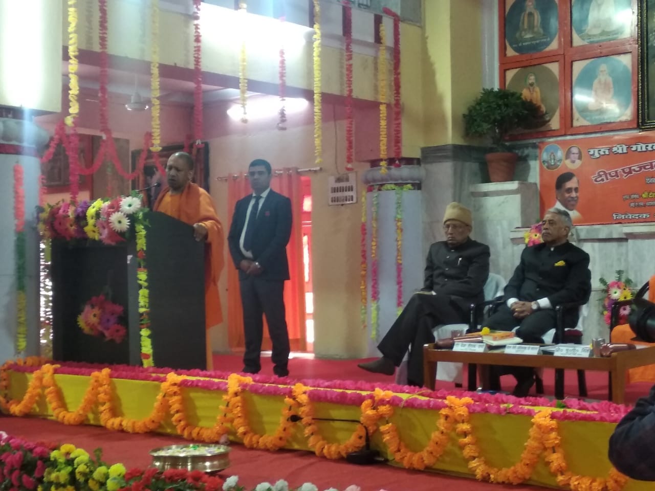 in gorakhpur visit chief minister yogi adityanath says some people tall pakistani language