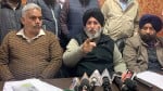 फोटो-31आरपीडी1,2-रोपड़ प्रैस कल्ब में पत्रकारों से बातचित करते हुए ड़ा दलजीत सिंह चीमा तथा उनके साथ ?