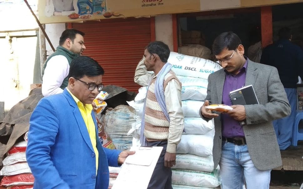 Five samples of salt from three shops, notice to one