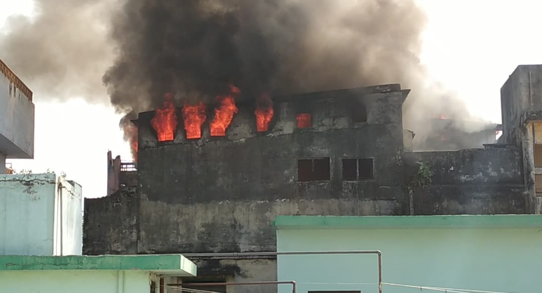 Fire in Noorani oil factory, soldier injured in extinguishing fire in Mau