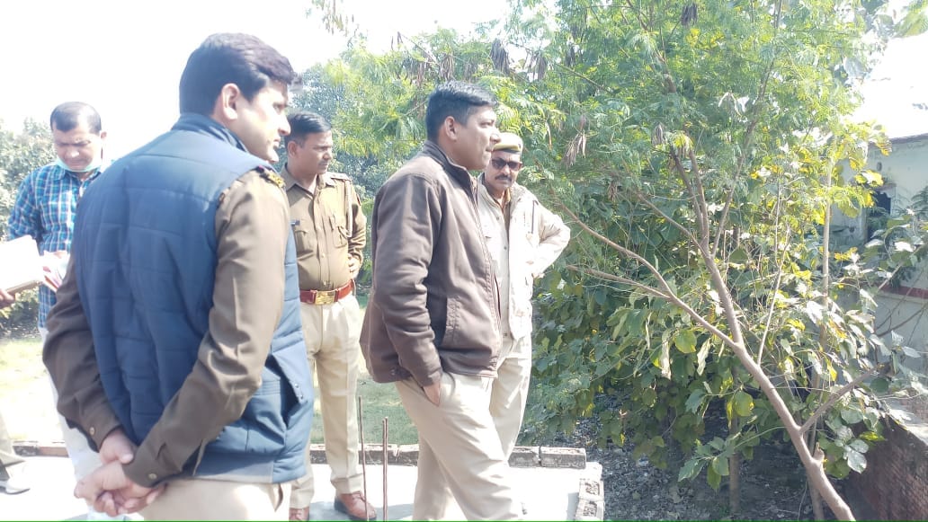 Theft of millions by breaking lock of cash box of sub-post office in varanasi