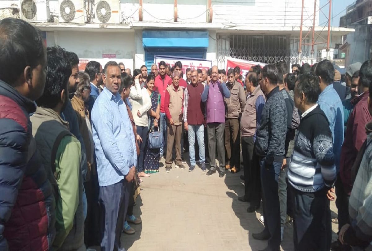Bank staffs strike affects seen in Ayodhya Uttar Pradesh too