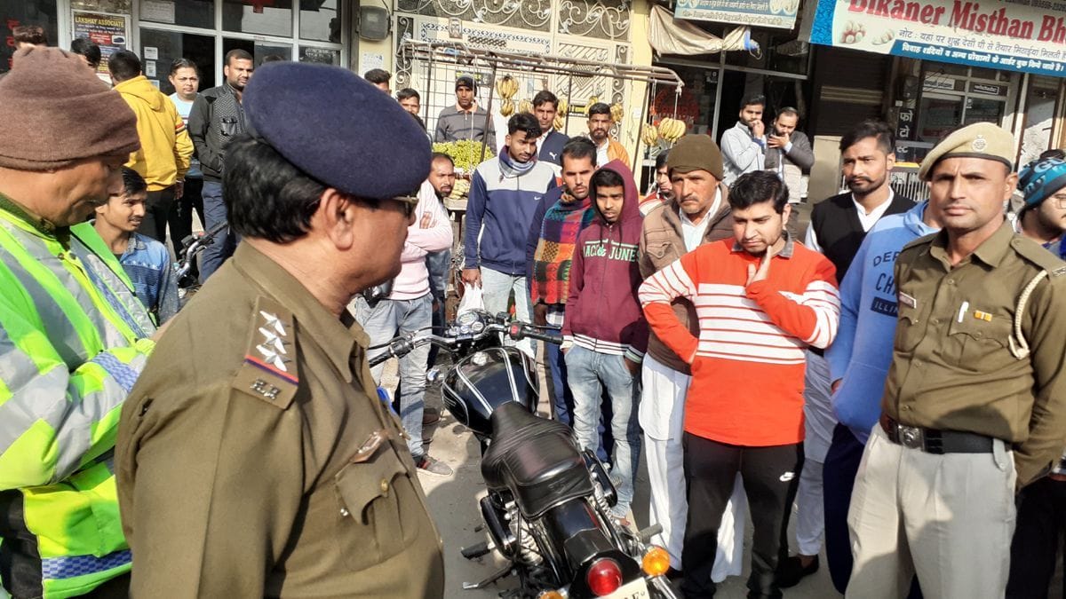 Traffic police removed silencers of bullets, challans for eight, fatehabad