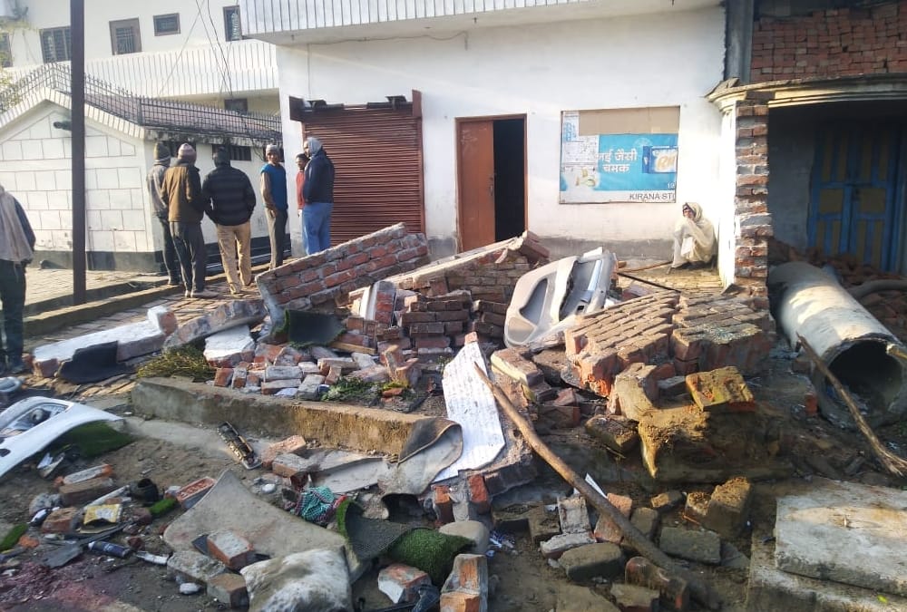 three died and three injured  in car accident in sitapur