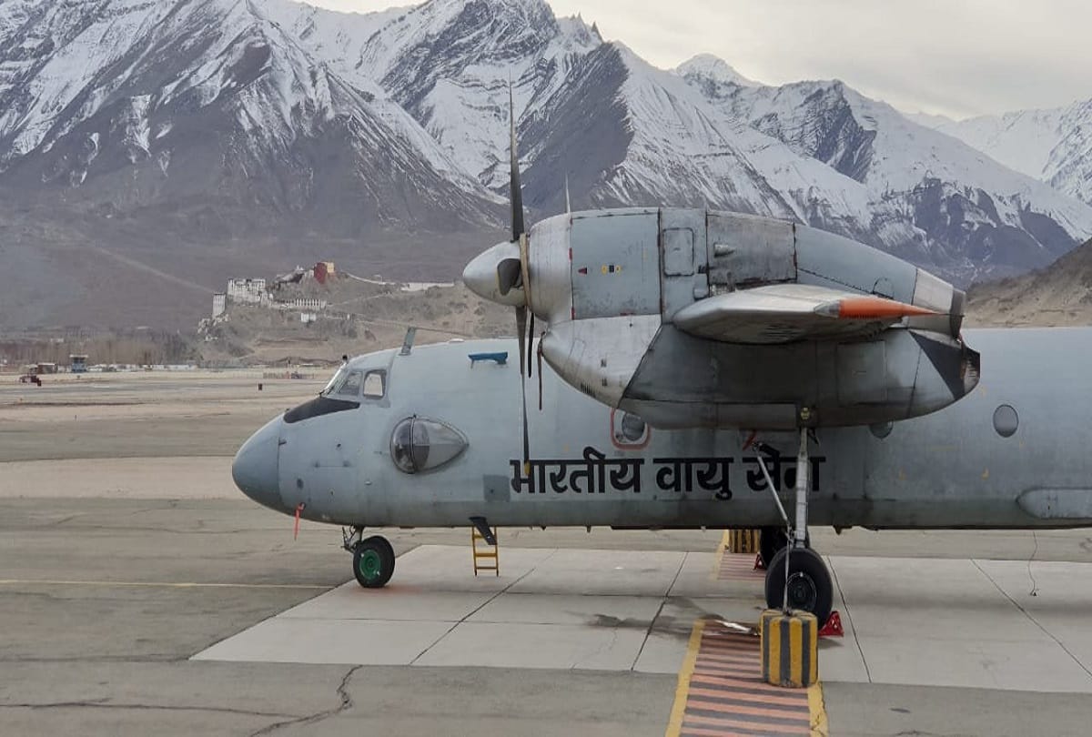 Air Force AN-32 aircraft flew for the first time with 10 percent bio-jet fuel