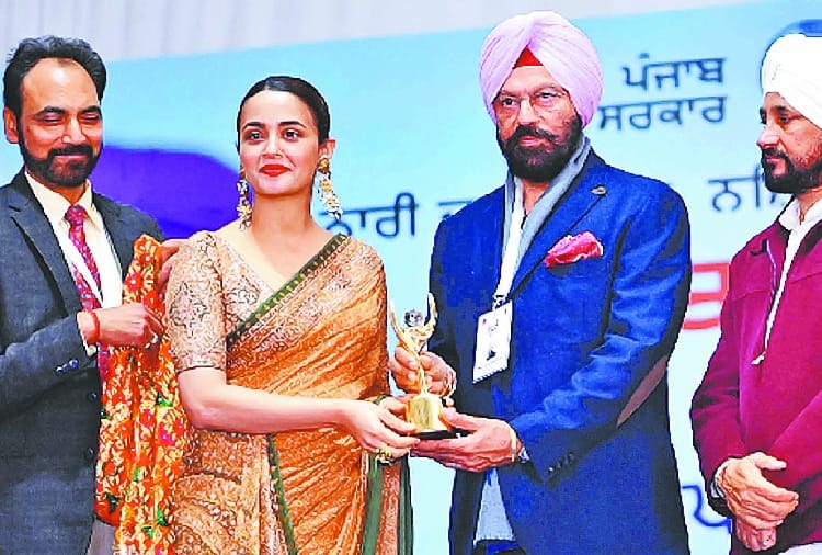 Punjab government's first youth festival started in Chandigarh University