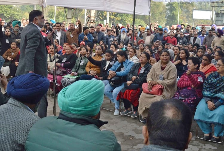 Bank Strike: Bank employees on strike for two days in Punjab