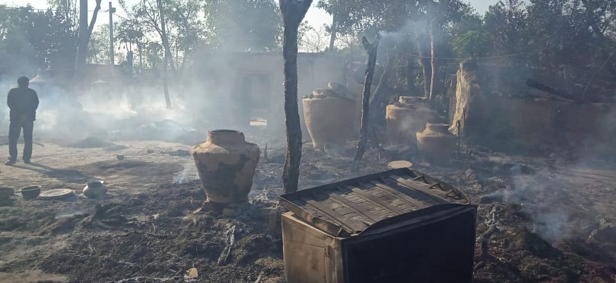 11 houses burnt due to fire, three people scorched