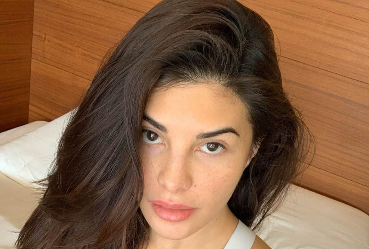jacqueline fernandez no makeup look stuns how she pampers her skin