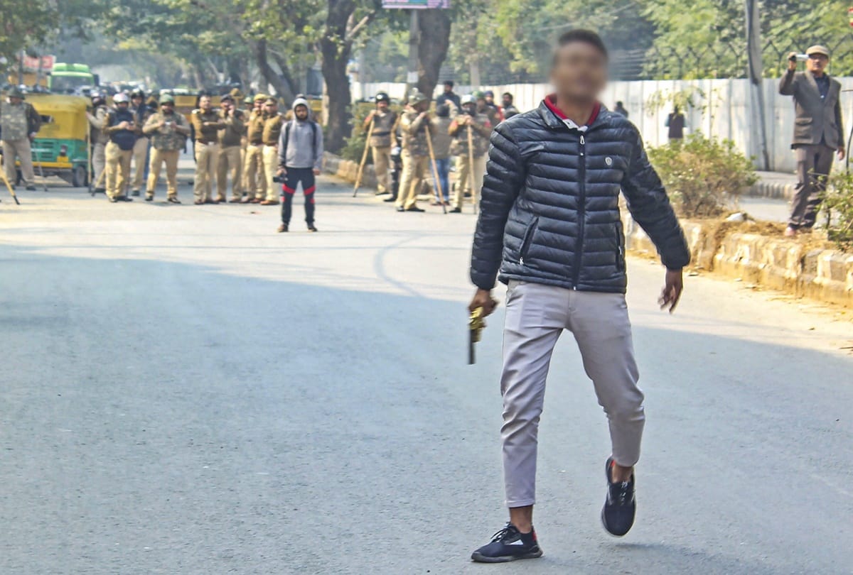 Jamia Firing Rahul asked Who gave the money to the person for firing