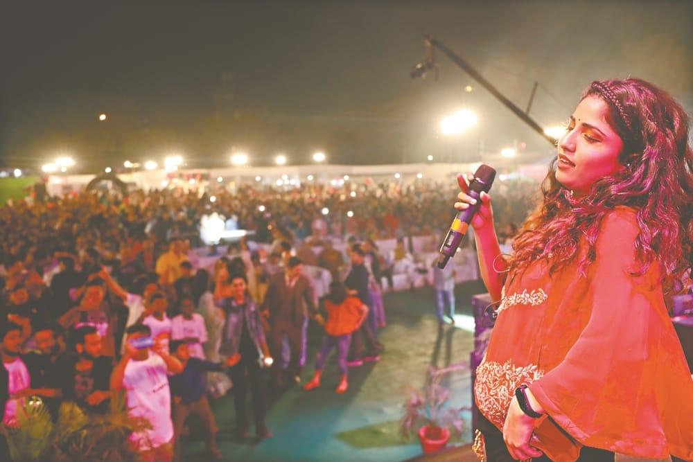 Uttarakhand kauthig 2020 in Mumbai: Young folk singer Priyanka Mahar rocking performance