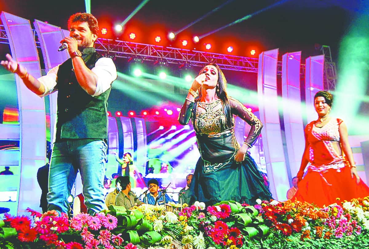 bhojpuri star and ex bigg boss contestent khesari lal live performance event by ruined extra public