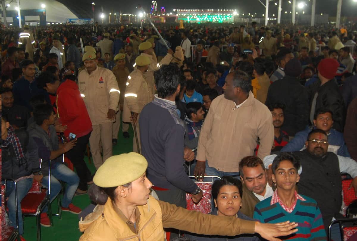 bhojpuri star and ex bigg boss contestent khesari lal live performance event by ruined extra public