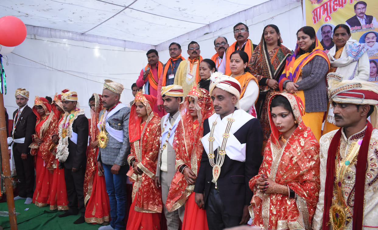 24 couples tied between marriage chants