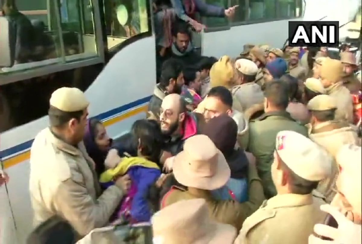 CAA protest in Delhi live update Shaheen bagh Jamia Millia Islamia