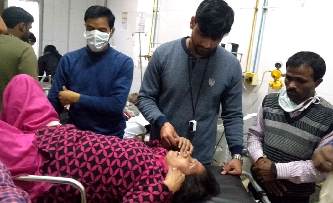 Car breaks down on expressway tire, couple injured