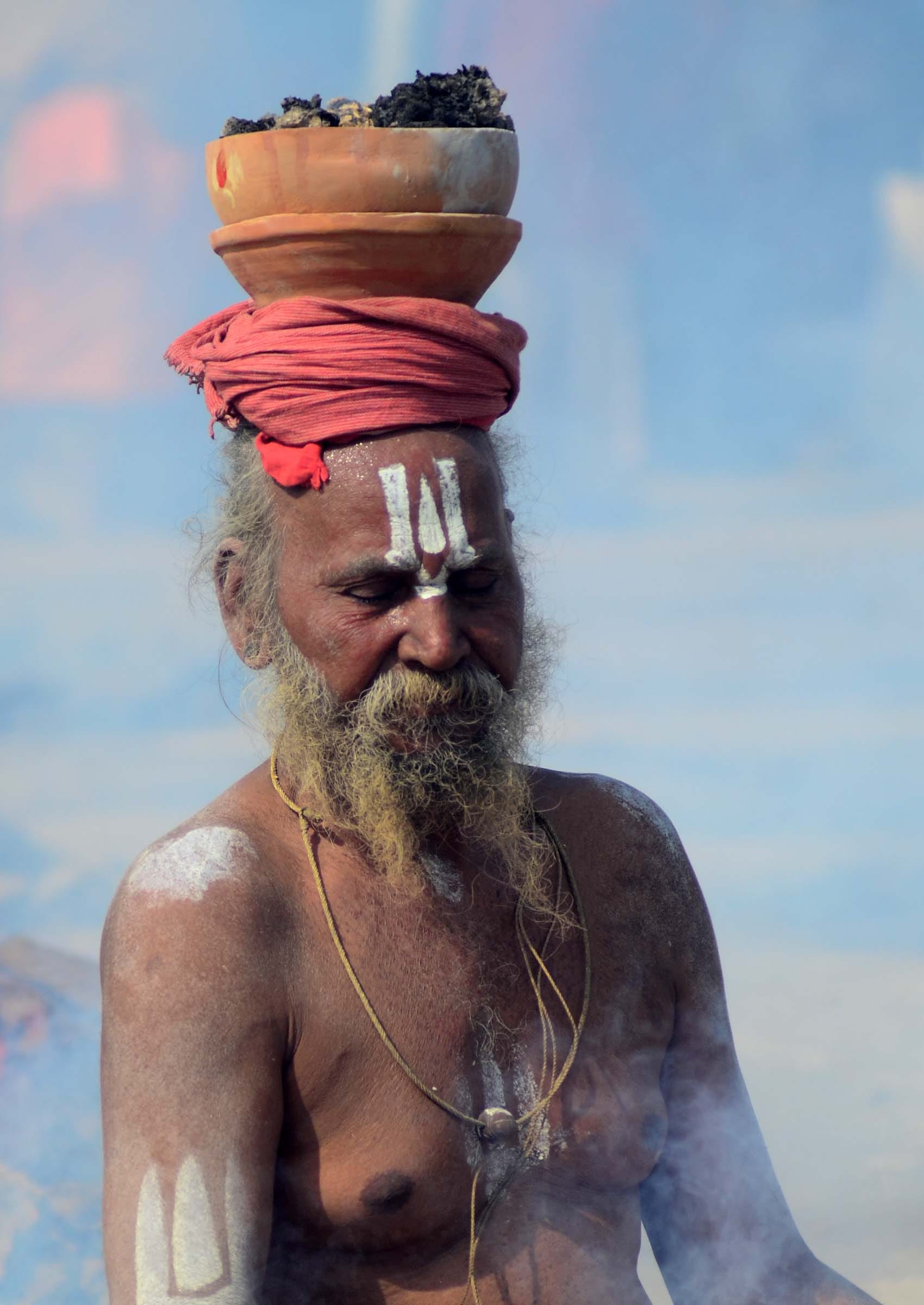 Rare and difficult austerities at Sangam's sand, austerities in fire