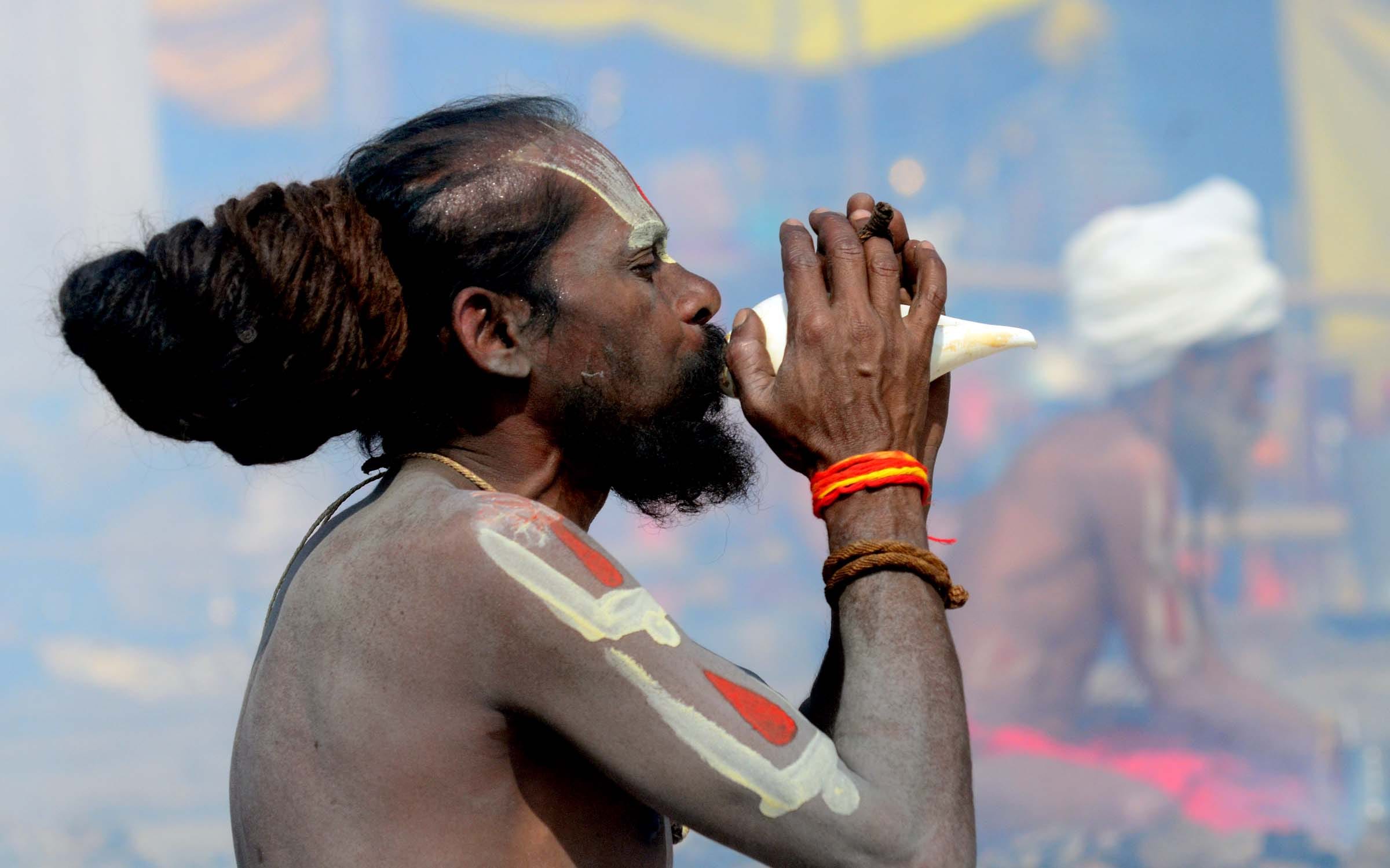 Rare and difficult austerities at Sangam's sand, austerities in fire