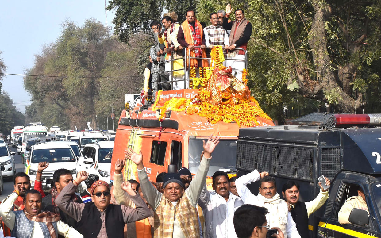 Ganga Yatra leaves for Kaushambi after Vasant Panchami bath