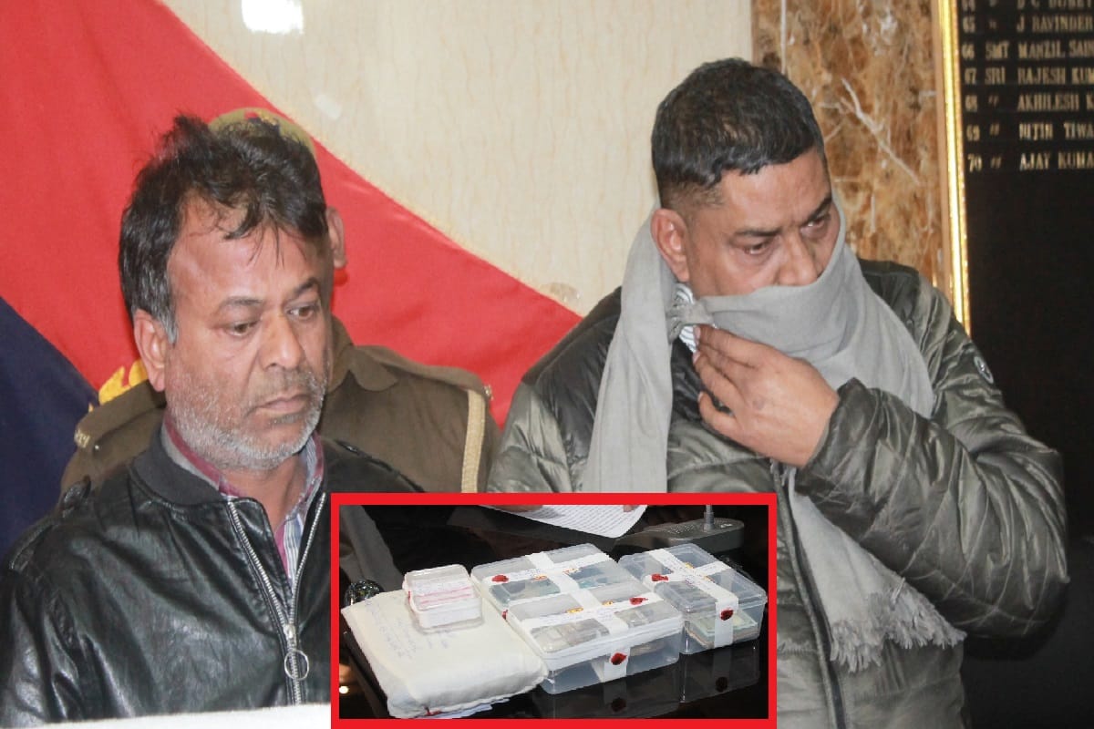 Meerut police arrested two miscreants with gold biscuits and foreign currency