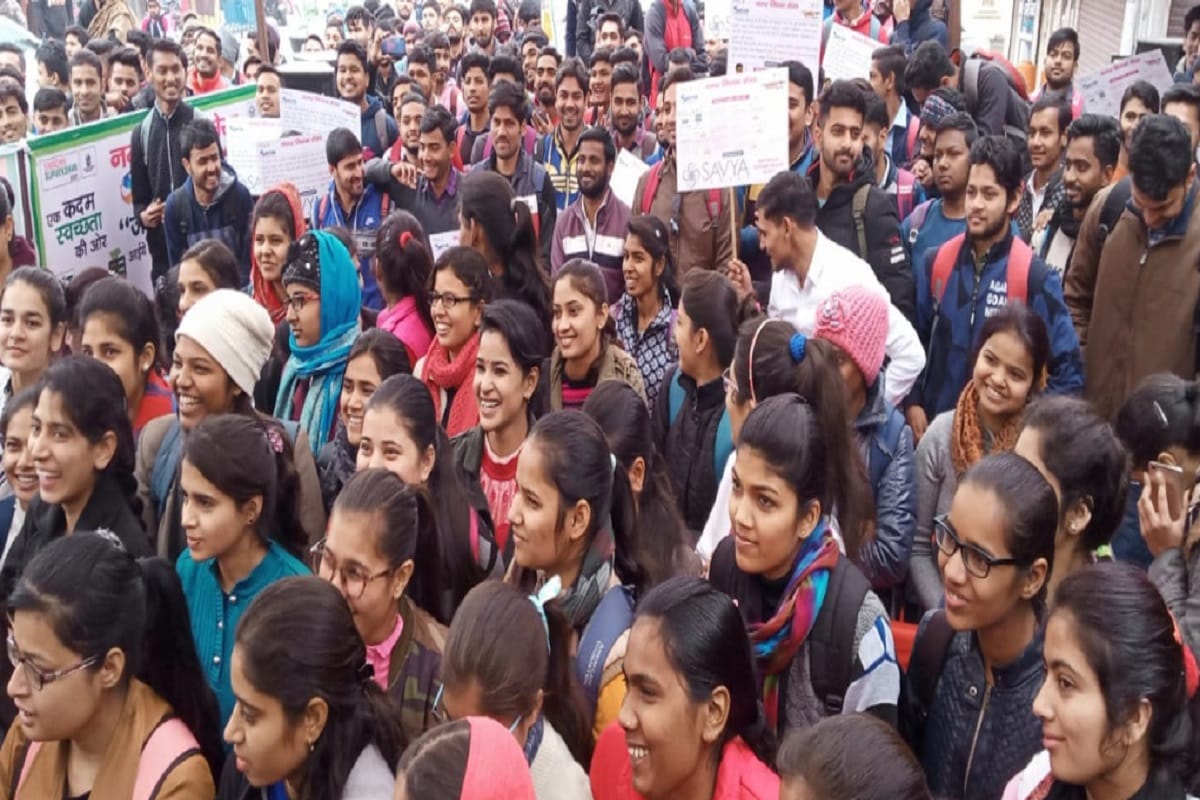 Youths has rally for swachata abhiyan survey in Meerut of Uttar Pradesh