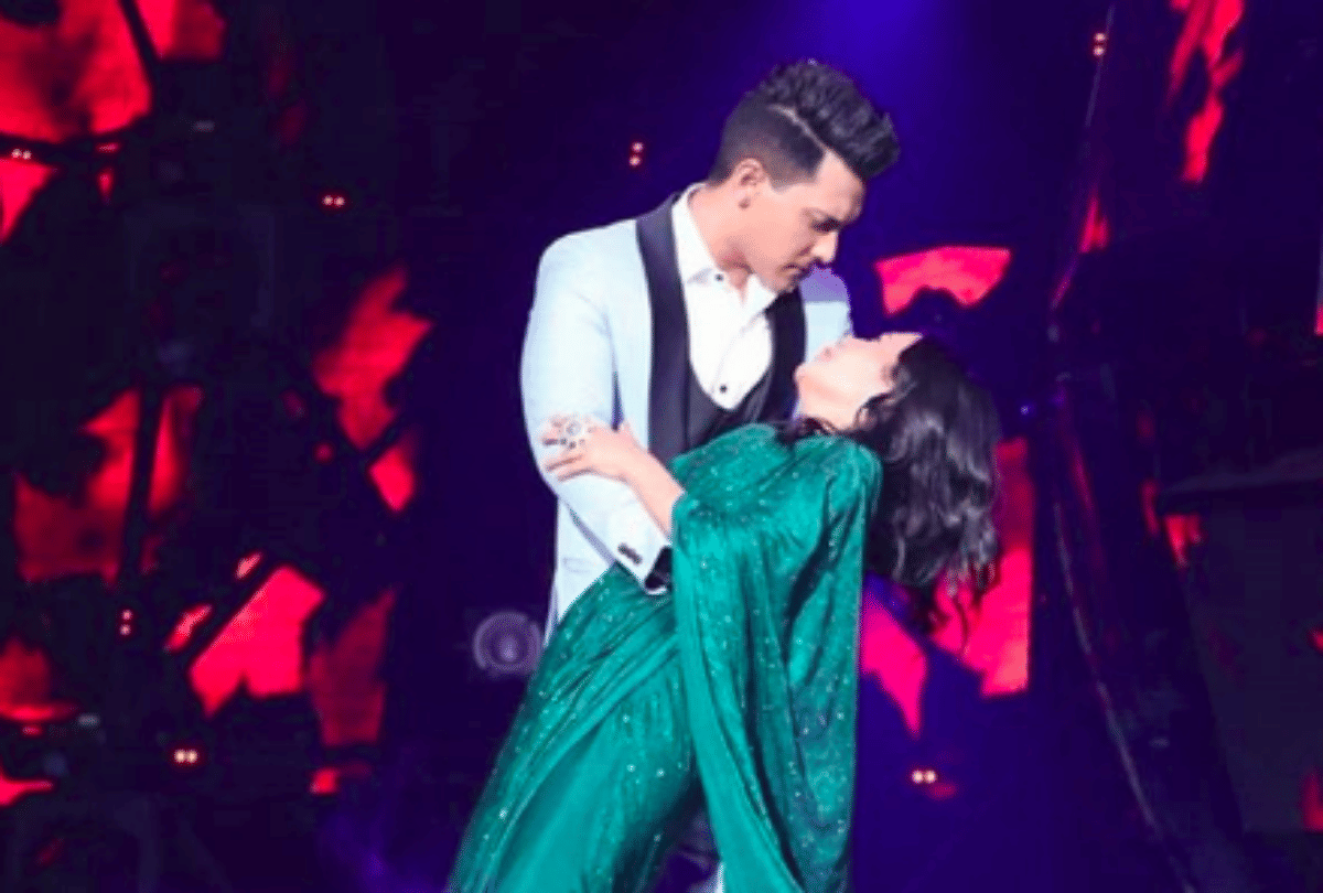 neha kakkar wear red bangles before wedding with aditya narayan