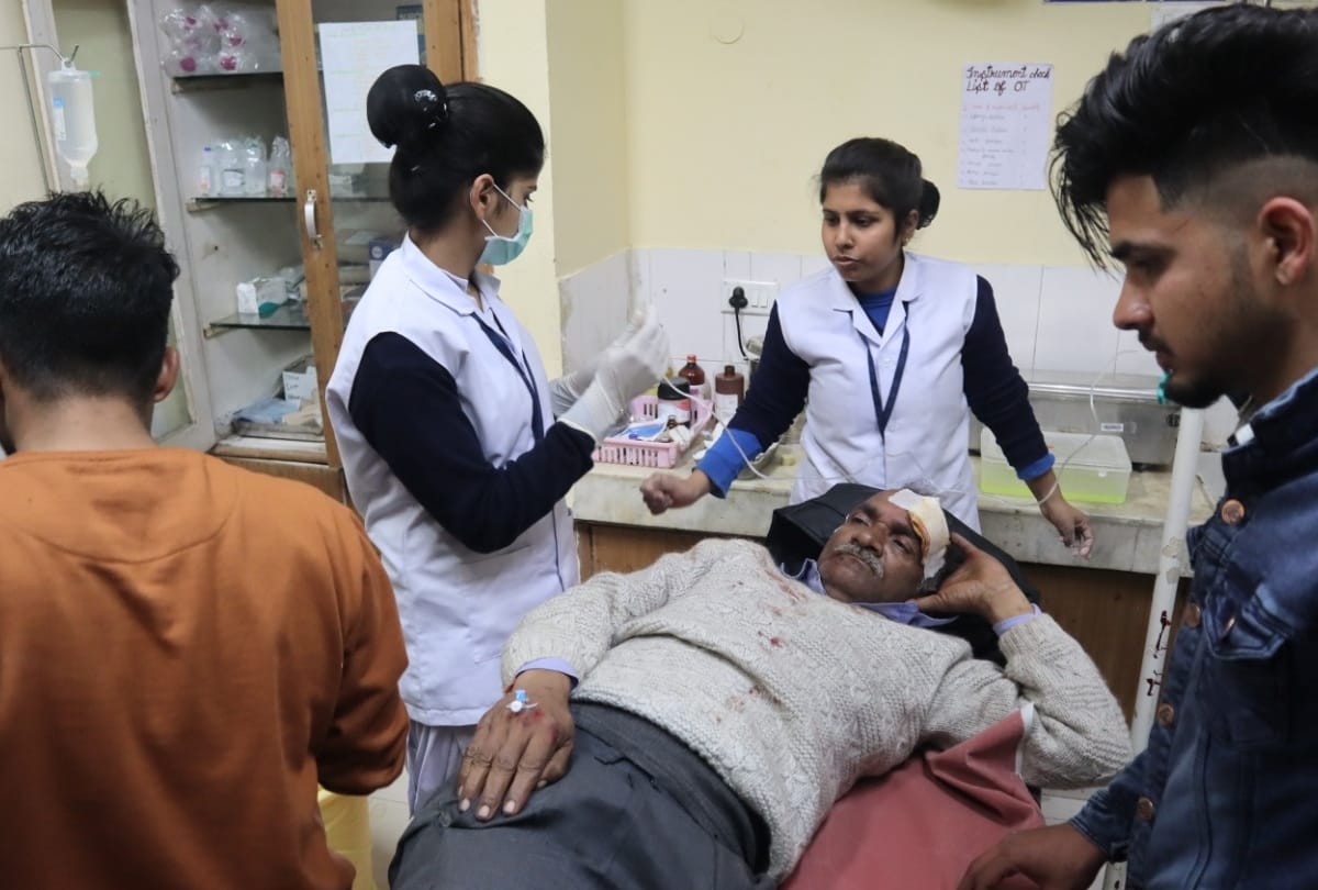 Speeding car hits six people in una himachal pradesh