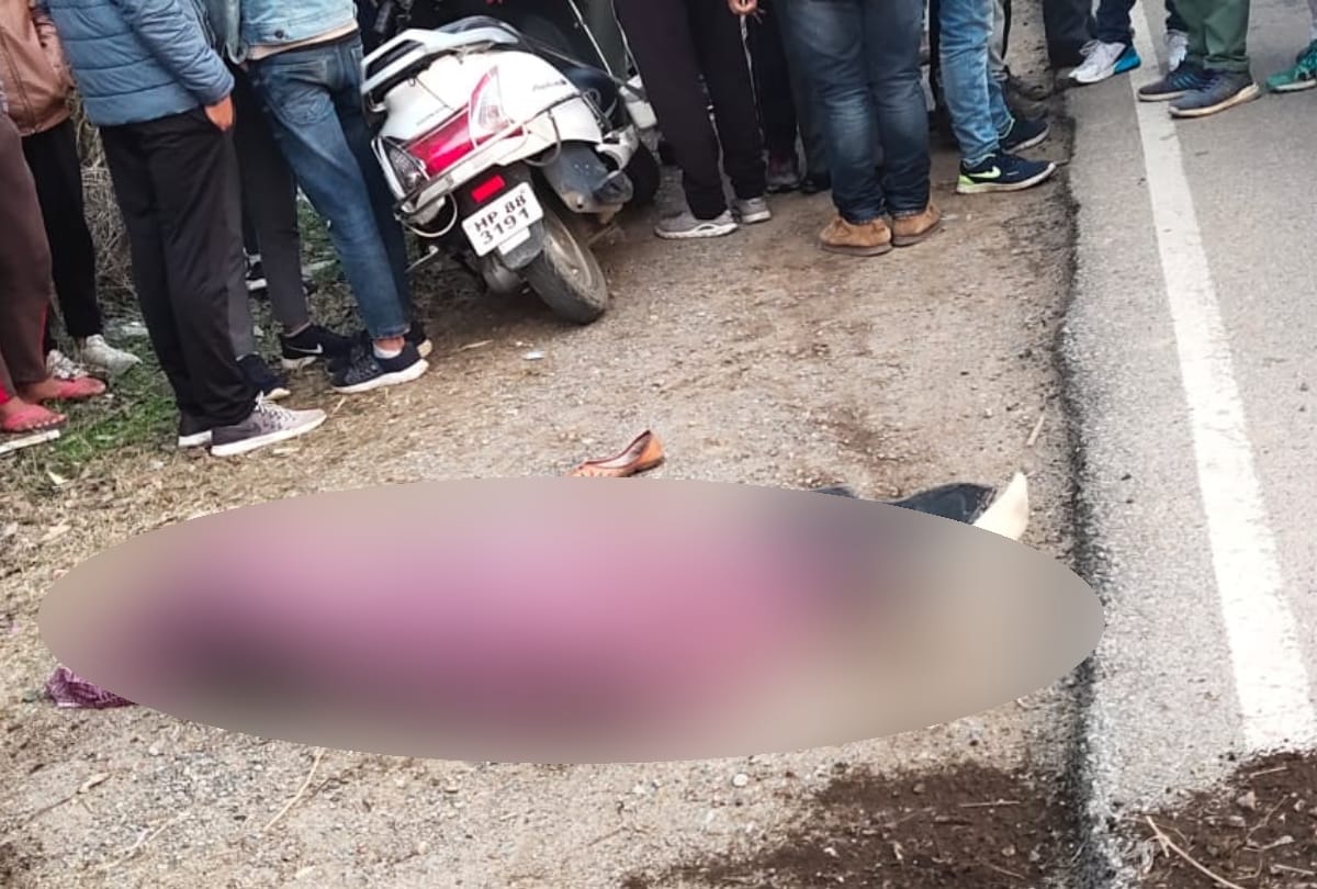 Private bus crushes girl riding scooty  in Kangra in himachal pradesh