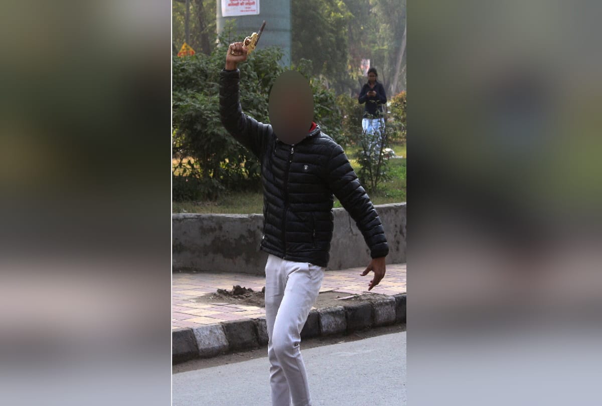 shaheen bagh protest Live video was made on Facebook before firing by minor boy