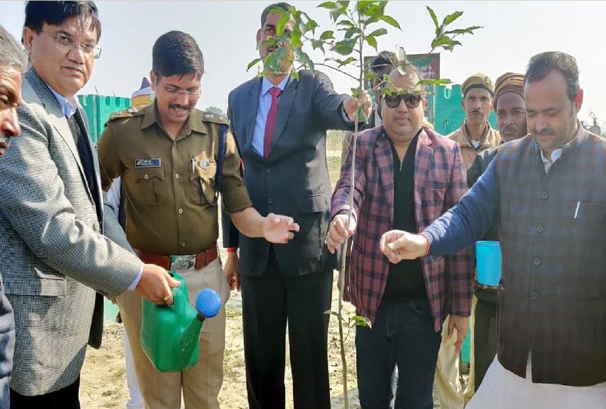 UP Pollution control board president inspects Gangavan in Kasganj